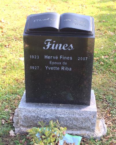 La pierre tombale de Hervé Finès dans le cimetière de Belle-Rivière à Ste-Scholastique, Qc, comté de Mirabel.